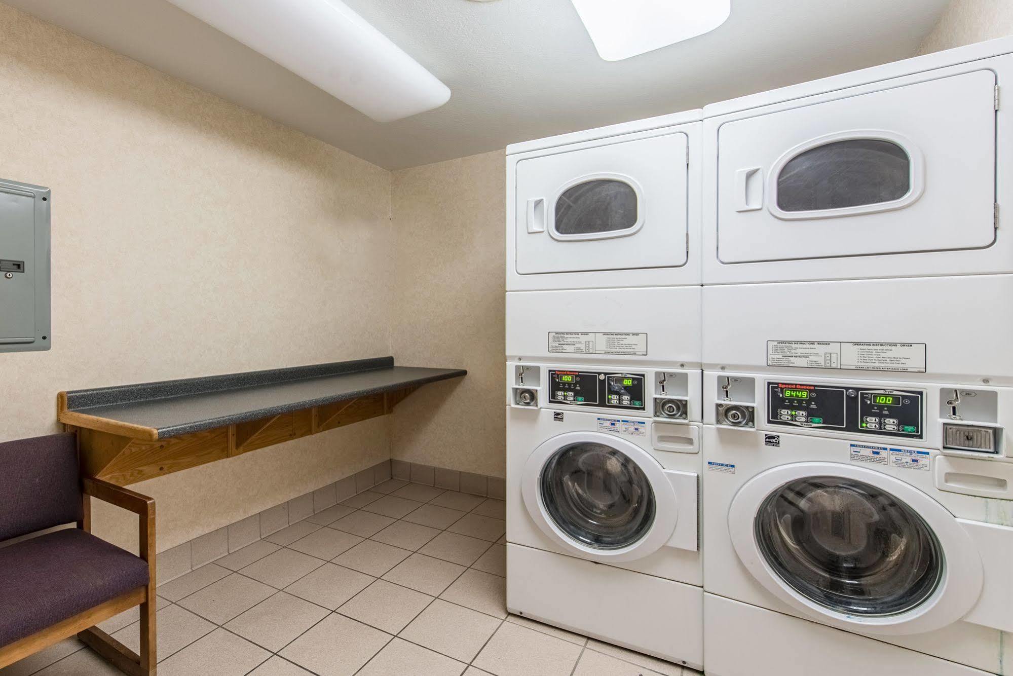 Cardinal Inn & Suites Muncie Ngoại thất bức ảnh